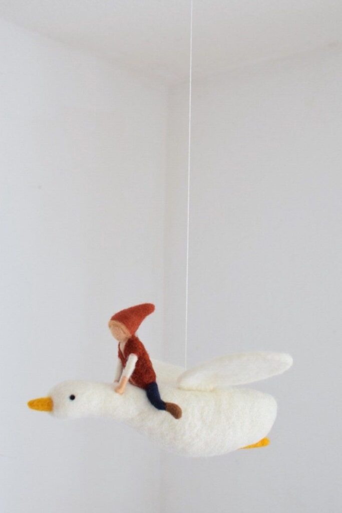 Mobile Nils Holgersson, Nadelgefilzte Gans , Filz Fantasie Figuren Mobile, Geschenk zur Geburstag & Geburt ,Kinderzimmer Deko – Etsy.de