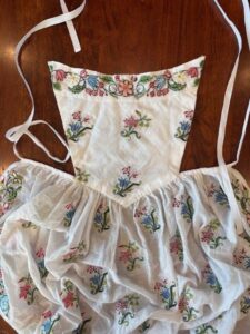 Sewstine’s Felicity Apron- free embroidery files!