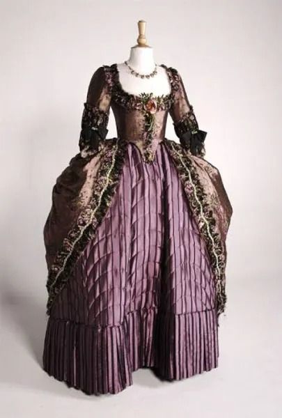 Iconic Historical Movie Costumes of the 2000s