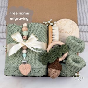 Personalized Baby Shower Gift Box with Sage Green Knitted Blanket and Crochet Animal Rattle with Name, Gender Neutral Gift for New Mom