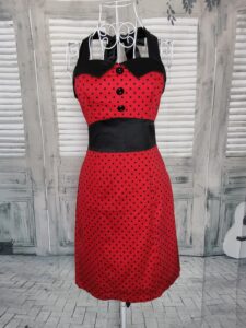 Vintage Herz und Rosen 1950er Jahre Rockabilly Retro Kleid in rot mit schwarzen Tupfen. Größe M, UK Größe 12.