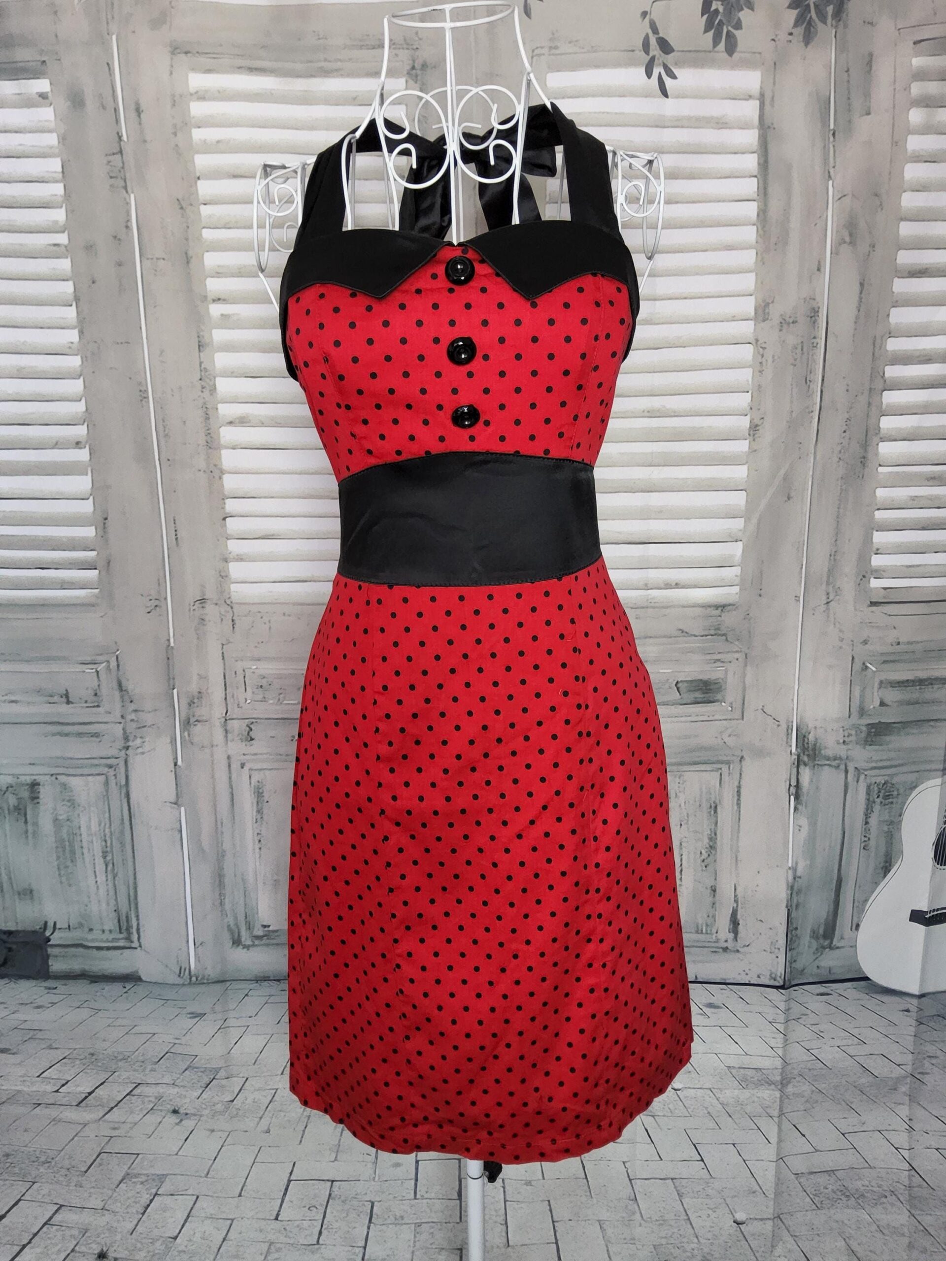 Vintage Herz und Rosen 1950er Jahre Rockabilly Retro Kleid in rot mit schwarzen Tupfen. Größe M, UK Größe 12.