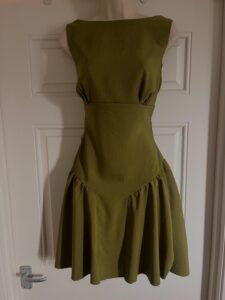 CUSTOM Khaki Grün Low Waist A-Linie Mini Kleid mit Taschen | Kleid im klassischen Stil | Drop Taille Kleid | schickes Kreiskleid | Urlaubskleid