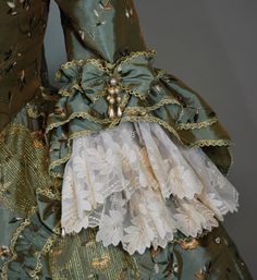 Pics of the new gown…