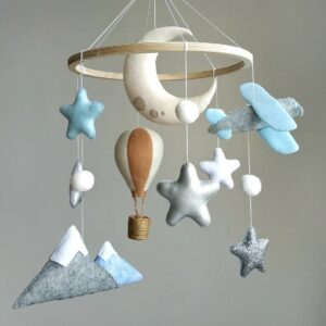 Mobile de pépinière de voyage. Décor de chambre de bébé aventure. Mobile berceau bébé garçon. Avion, montgolfière, lit de montagne mobile. Mobile musical. – Etsy France