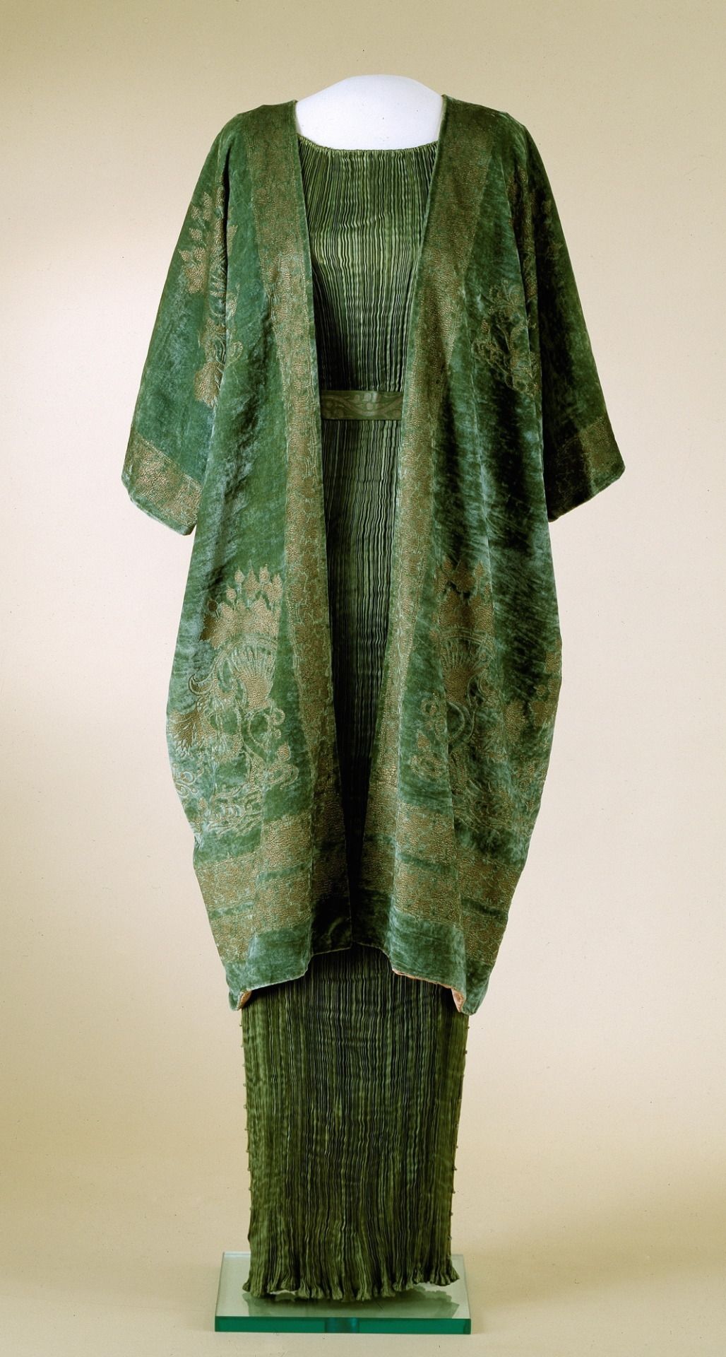 Post by @aneacostumes · 2 images