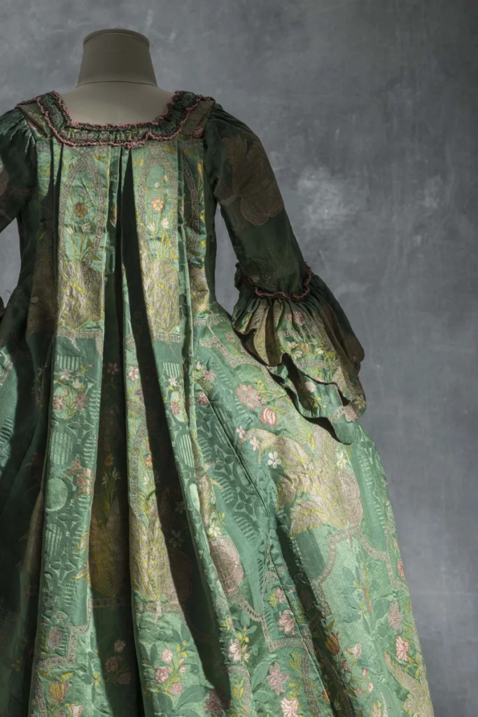 Fashion Forward, 3 siècles de mode (1715-2016)